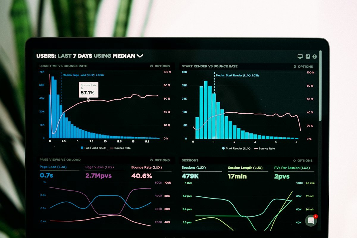 SAP Datasphere vs Snowflake: Architecting modern enterprise analytics.